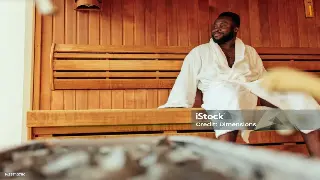 惊！深扒按摩大师王师傅的“退休生活”：不按人改按...沙发？！